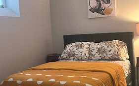 Stylish Basement Suite With Modern Comforts